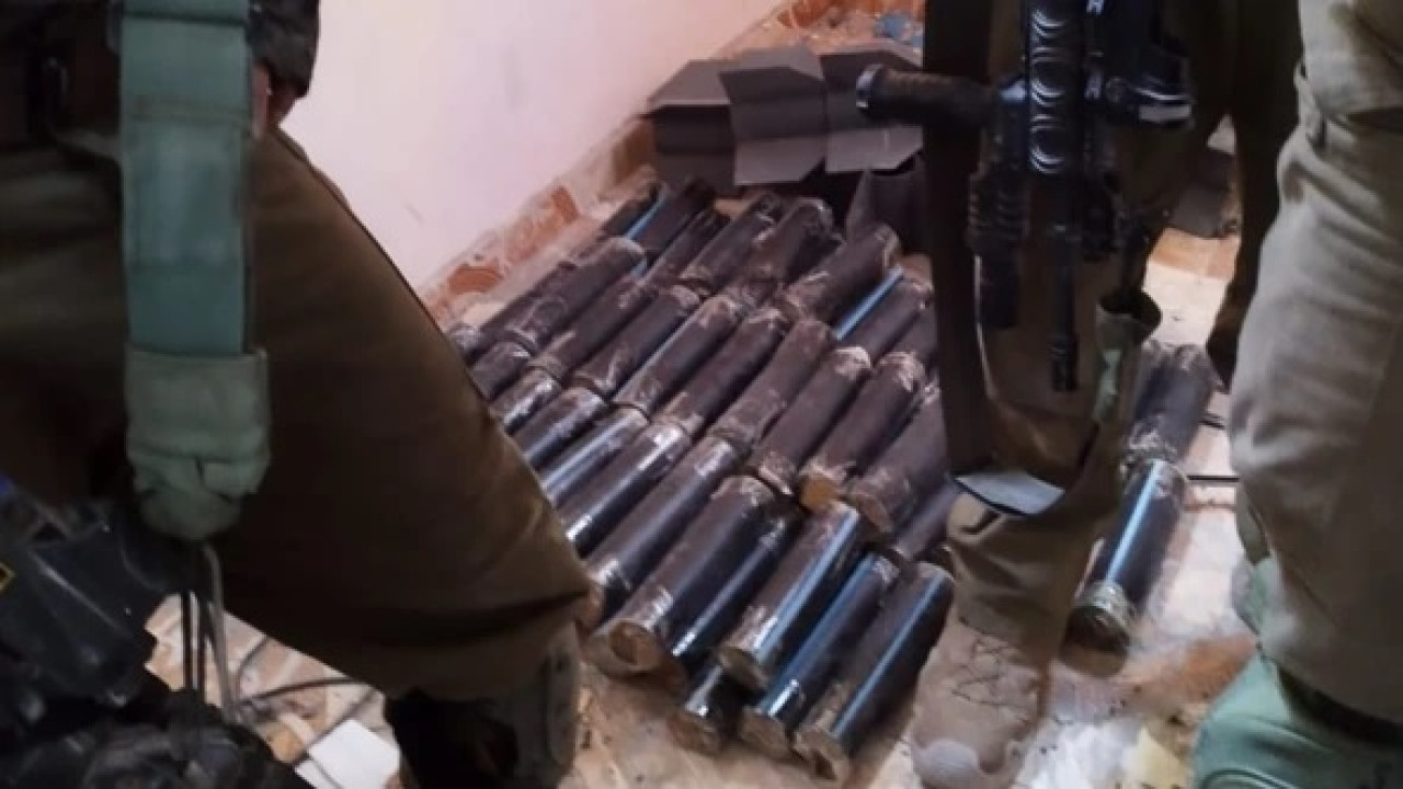 El Ejército israelí encontró misiles en una oficina de la UNRWA. Foto: FDI