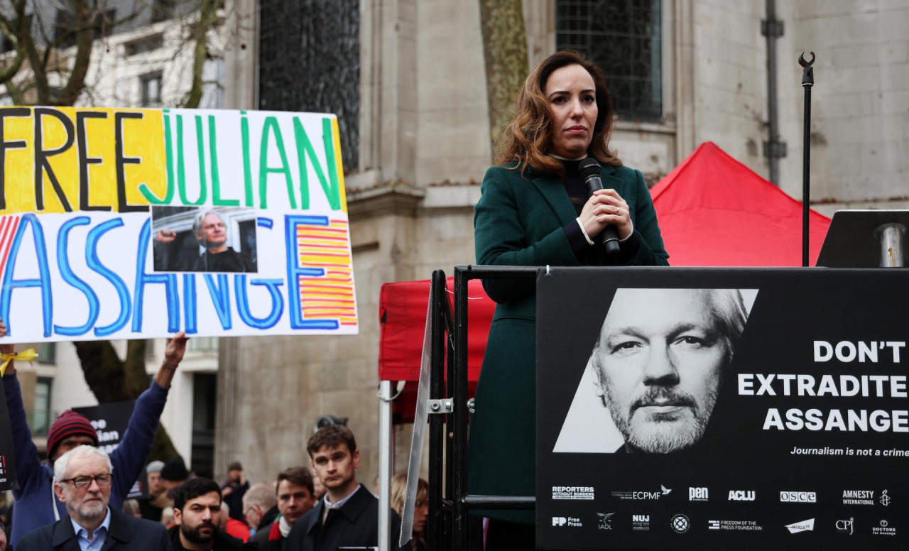Esposa de Julián Assange. Foto: EFE.