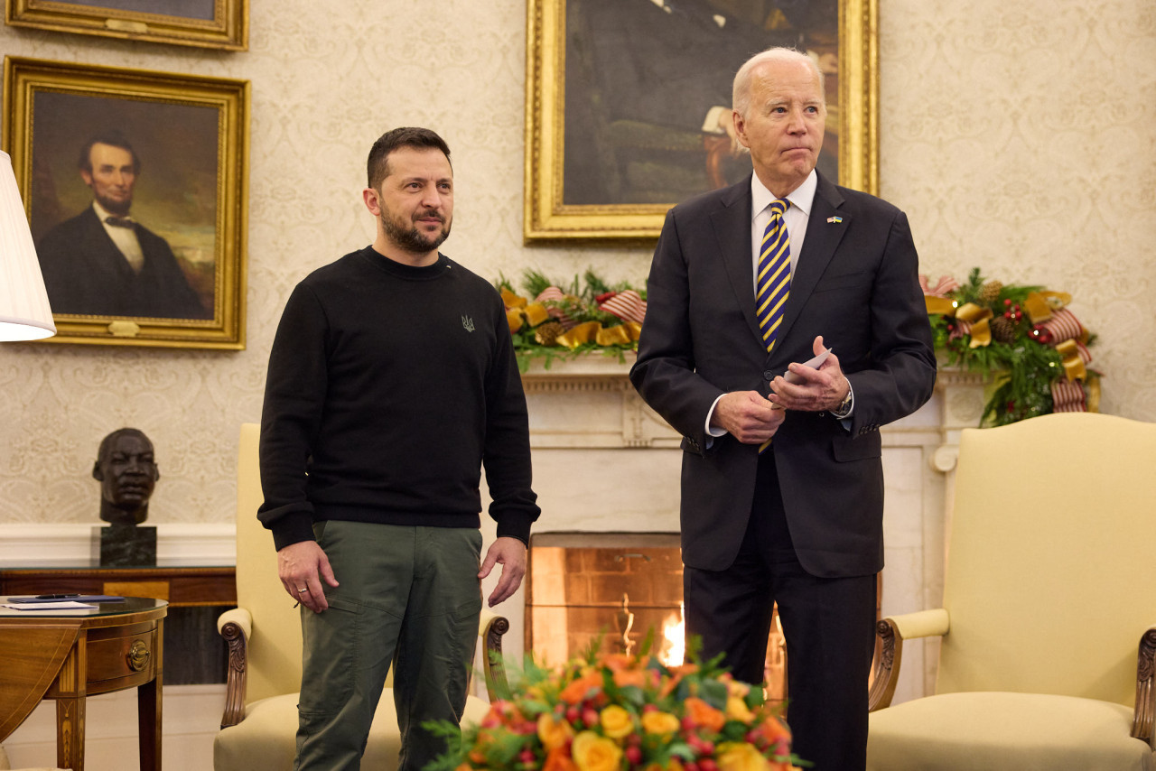 Joe Biden se reúne con el presidente ucraniano, Zelensky, en la Casa Blanca en Washington, diciembre de 2023. Reuters