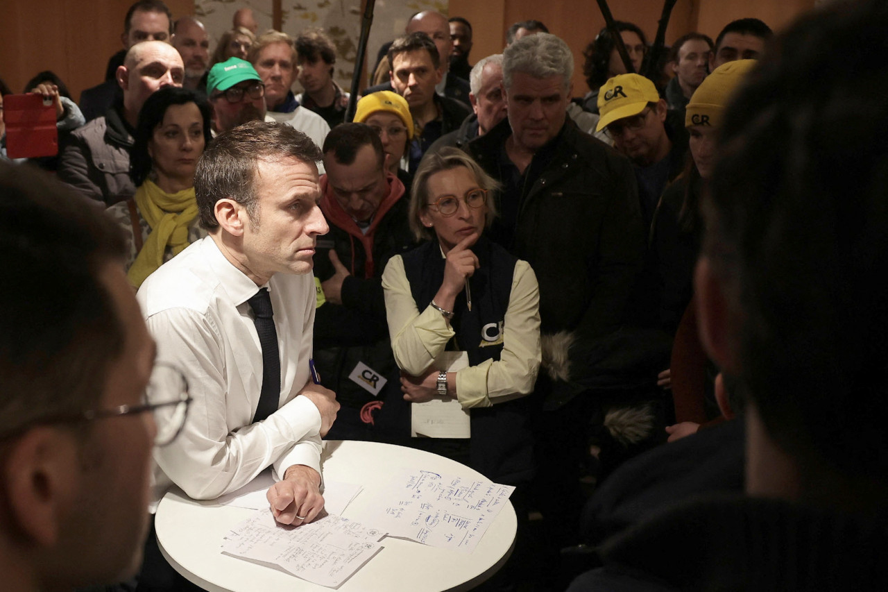 Macron inauguró el Salón de la Agricultura en medio de protestas. Foto: Reuters.