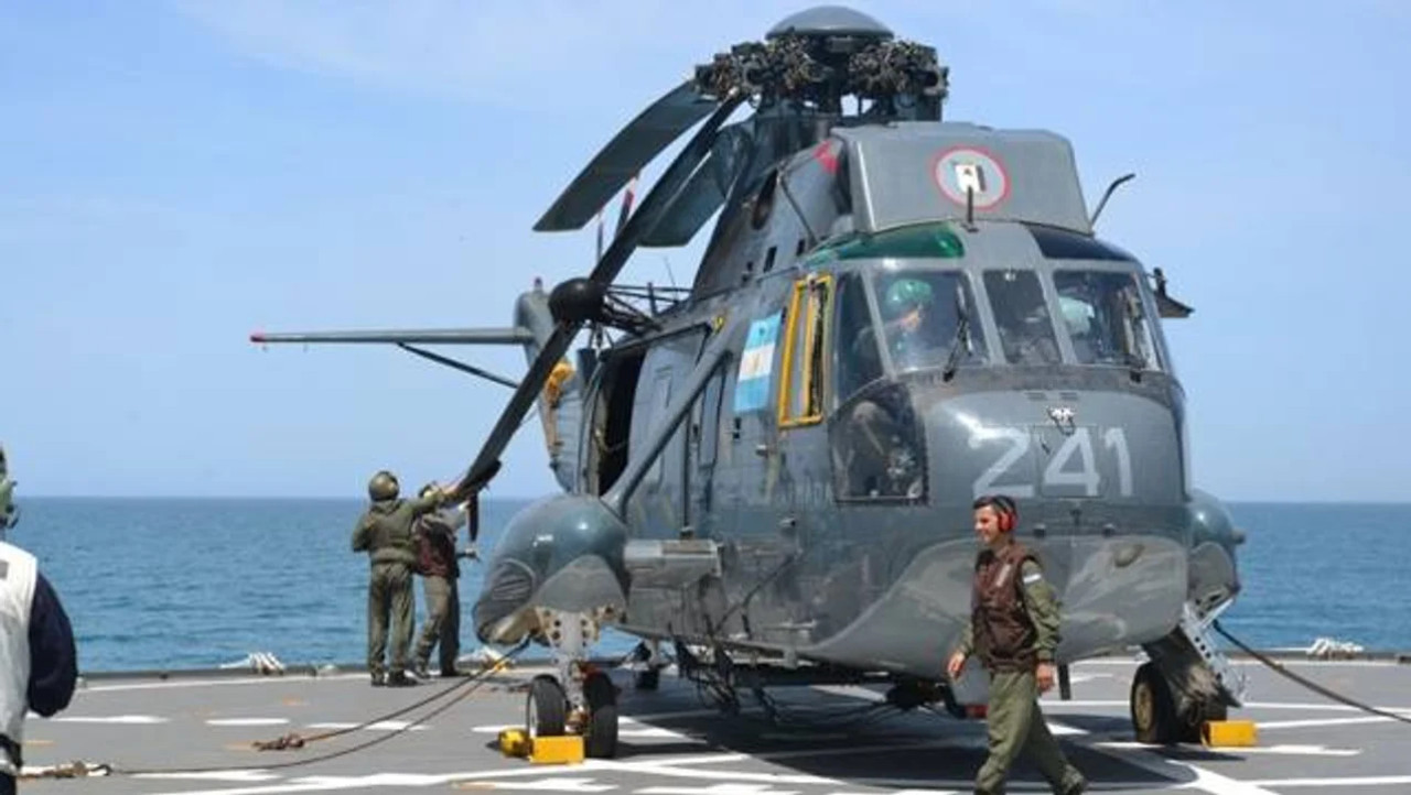 Helicóptero Sea King. Foto: Ministerio de Defensa.