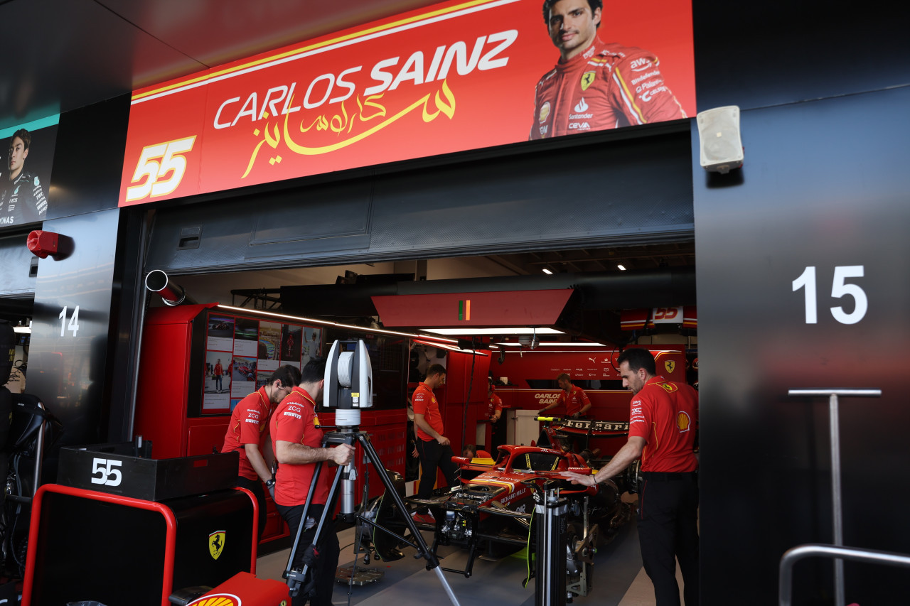 Box de Carlos Sainz de Ferrari en la Fórmula 1. Foto: REUTERS.
