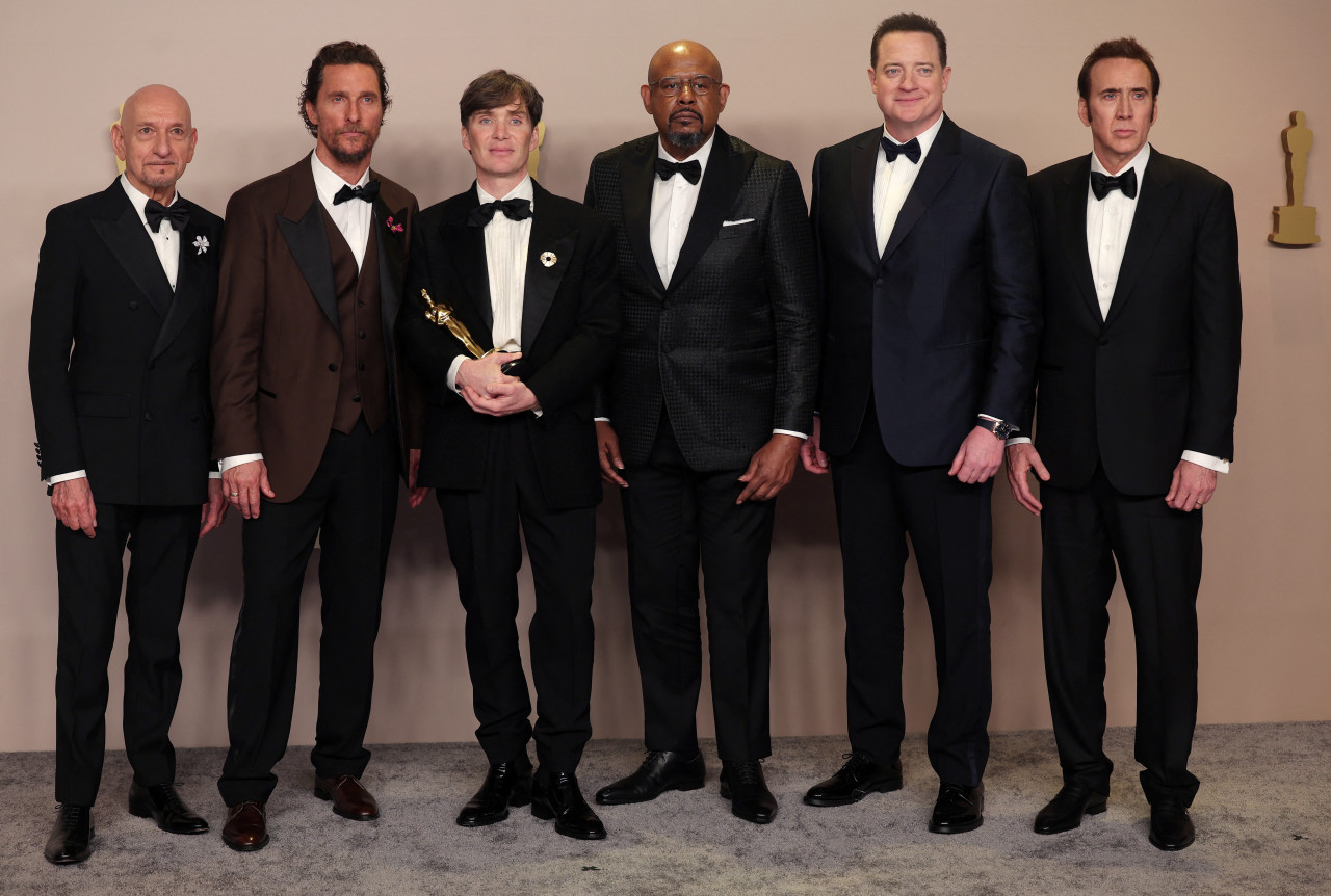 Cillian Murphy posa con el Oscar al mejor actor por Oppenheimer, junto con Nicolas Cage, Matthew McConaughey, Brendan Fraser, Ben Kingsley y Forest Whitaker. Foto: Reuters.