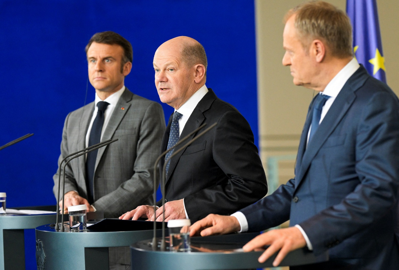Tusk, Macron y Scholz en Berlin. Foto: Reuters
