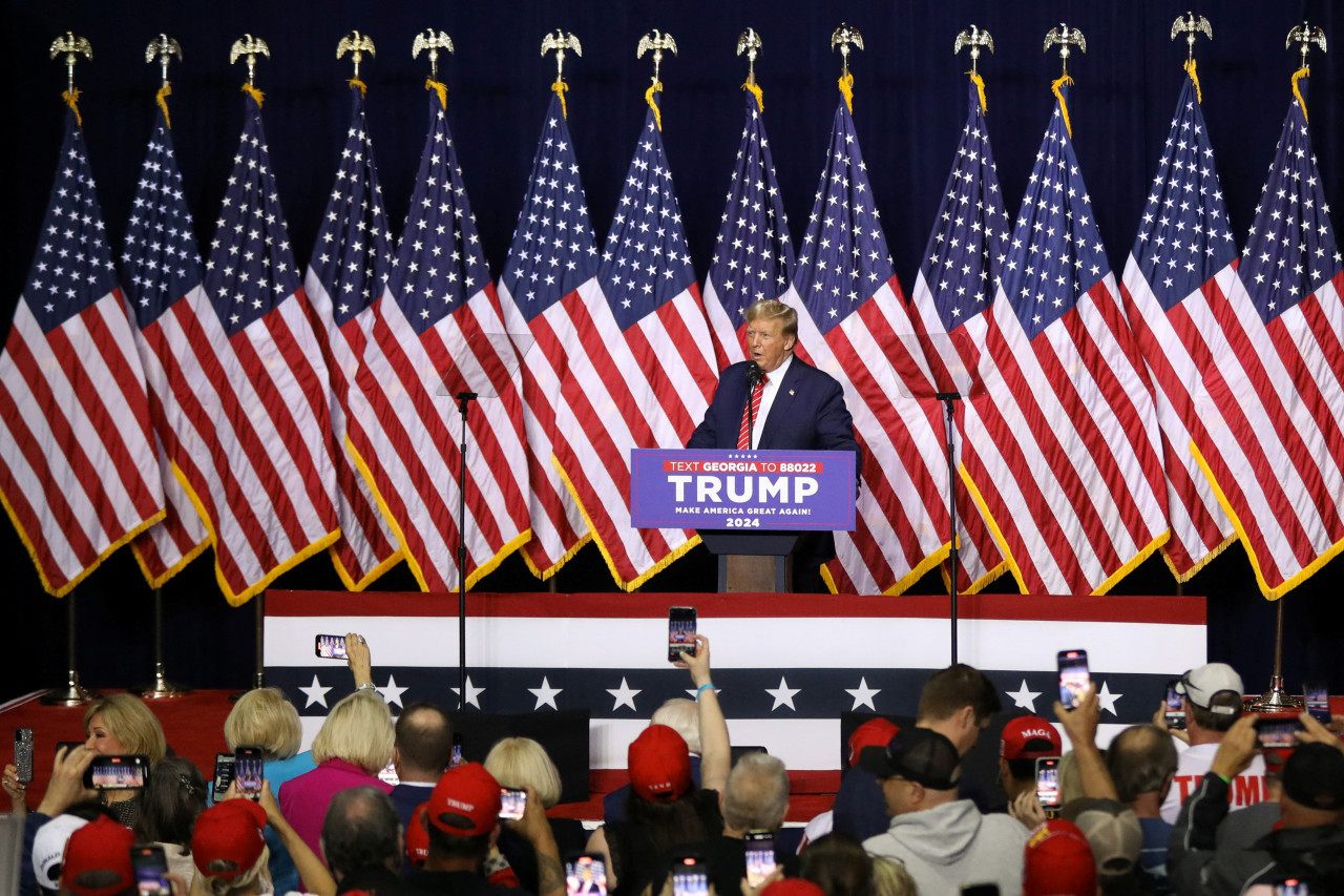 El expresidente de Estados Unidos, Trump, organiza un mitin de campaña en Georgia, USA. Foto: Reuters