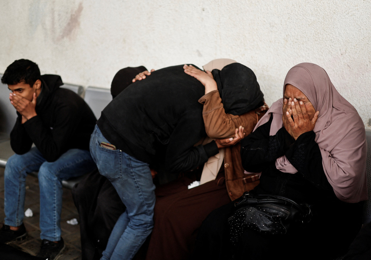 Asedio a hospital Al Amal en Gaza. Foto: Reuters.