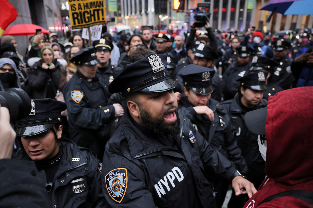 Policías en las calles de Nueva York. Foto: REUTERS.