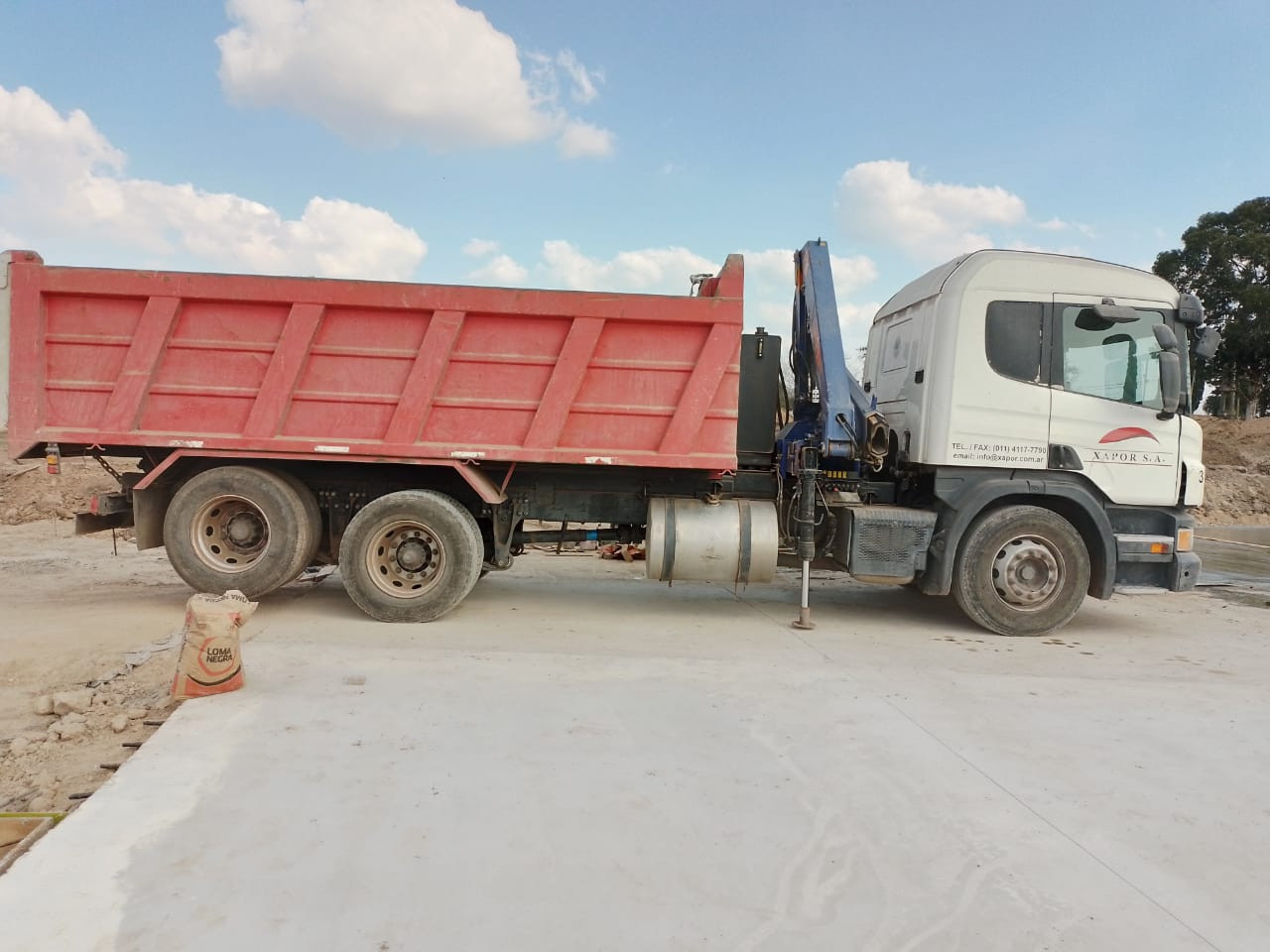 Camión desaparecido en el límite entre Quilmes y Florencio Varela marca Scania y perteneciente a una empresa constructora