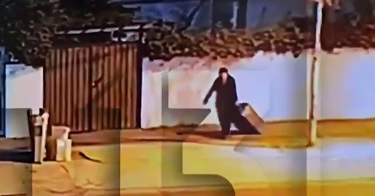 Una mujer disfrazada de monja trasladó un cuerpo en una valija. Foto: Captura de video.