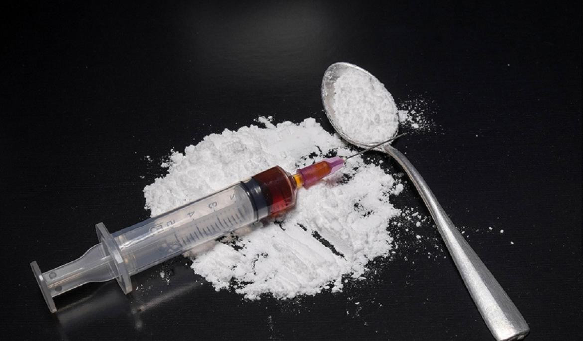 Cocaína - drogas - jeringa