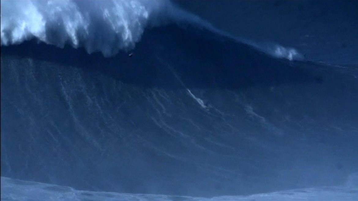 Nuevo récord del mundo por surfear la ola más grande