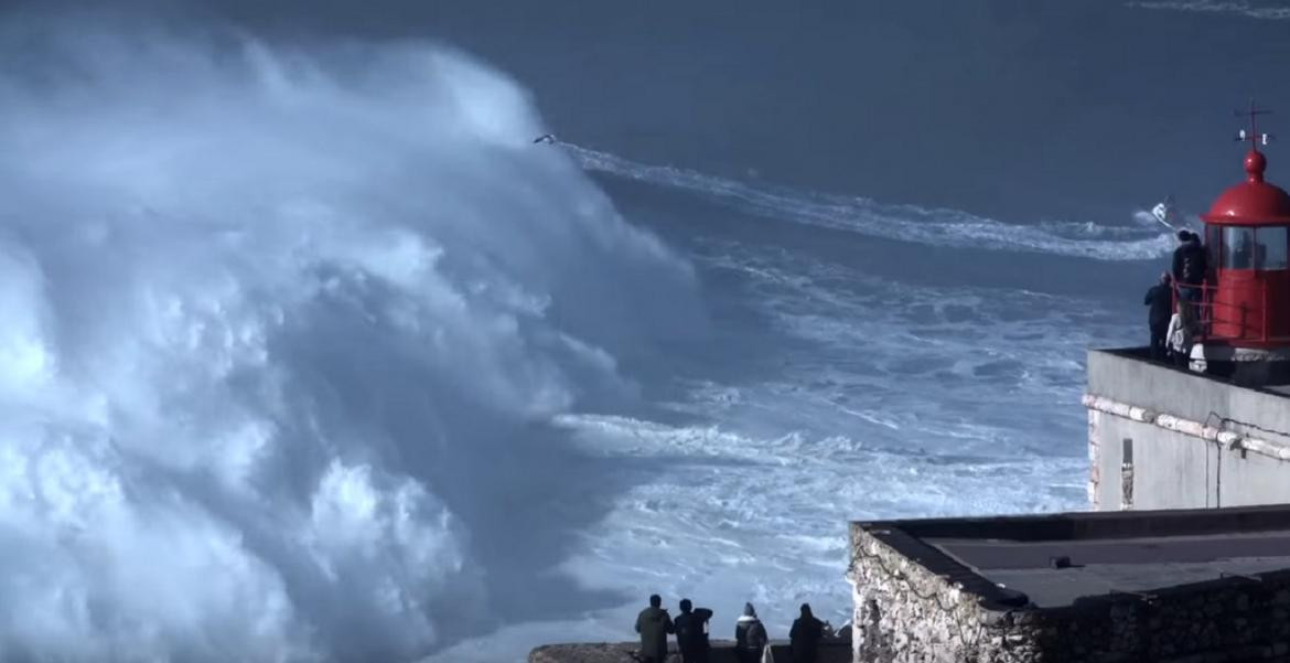 Nuevo récord del mundo por surfear la ola más grande