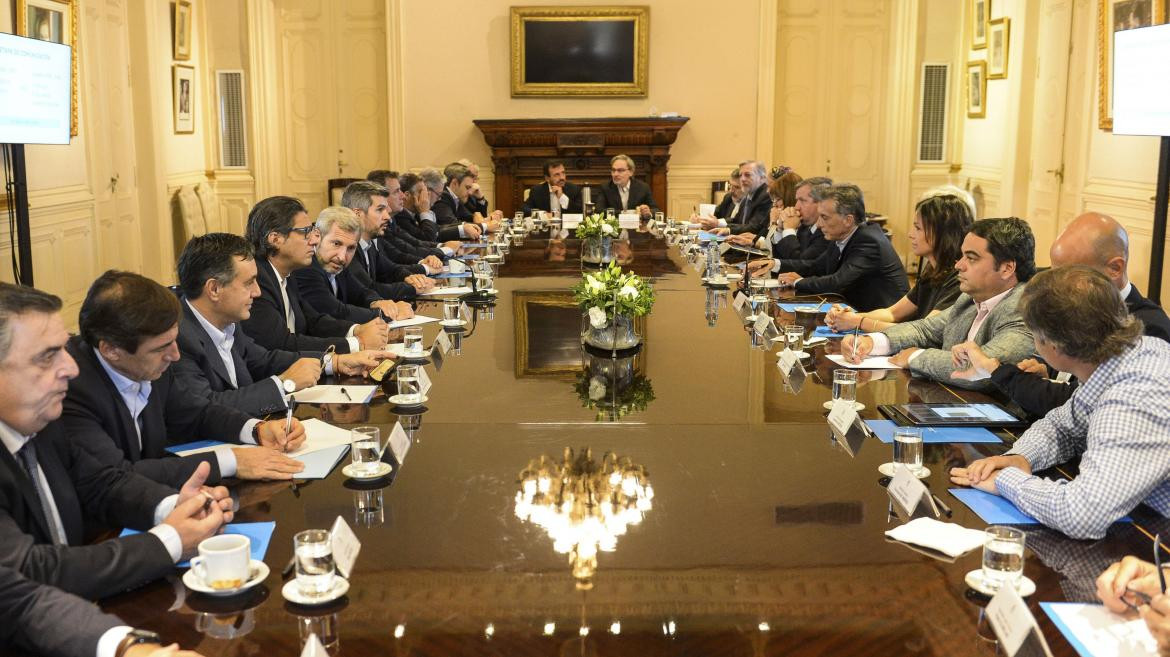 Macri junto a sus ministros en reunión de Gabinete (NA)