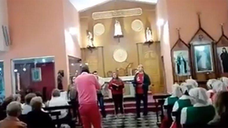 Video viral - entró a una iglesia indignado