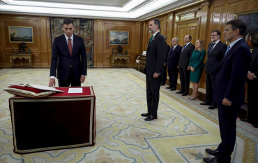 Pedro Sánchez asumió como nuevo presidente del Gobierno español
