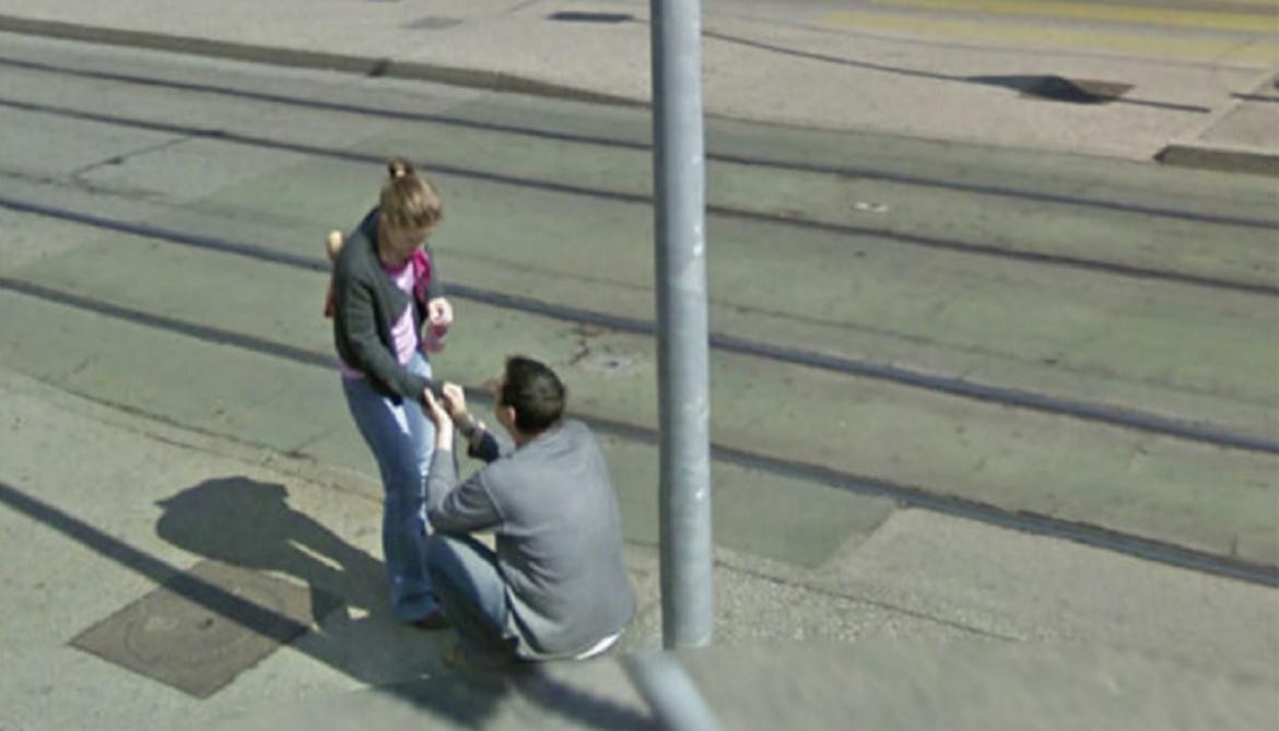 Viral: pareja captada por Google Maps en Suecia 