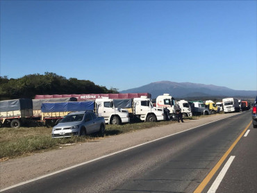 Salta: camioneros cortan las rutas