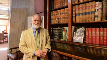 Renunció Alberto Manguel como director de la Biblioteca Nacional