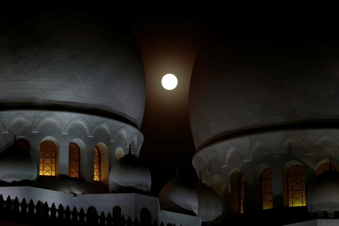 Luna de Sangre - Eclipse - Reuters - Gran Mezquita Sheikh Zayed en Abu Dhabi