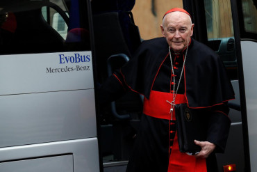El Papa aceptó renuncia de cardenal acusado de abuso sexual y ordenó su reclusión