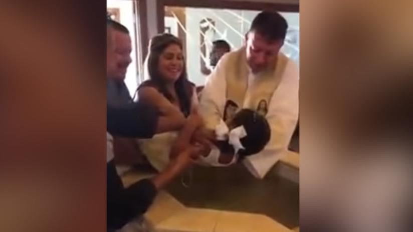 Video viral: niña insulta a sacerdote durante su bautismo