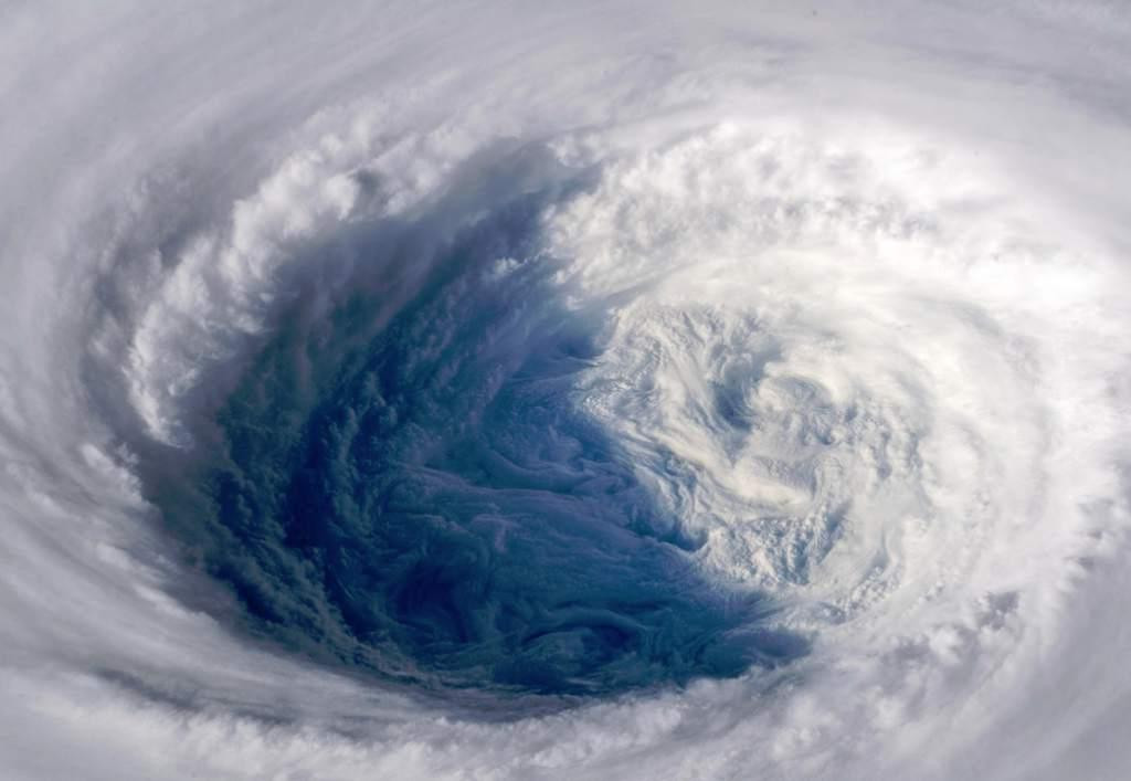 Impactantes imágenes del monstruoso tifón que se dirige a Japón