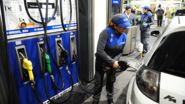 YPF subió hasta 10% sus combustibles y cuesta más de $43 la nafta premium