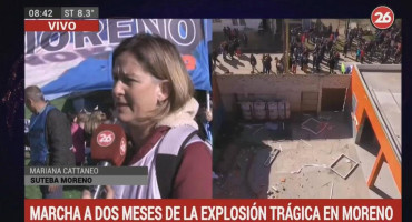 Marcha de docentes de Moreno a dos meses de la trágica explosión en una escuela