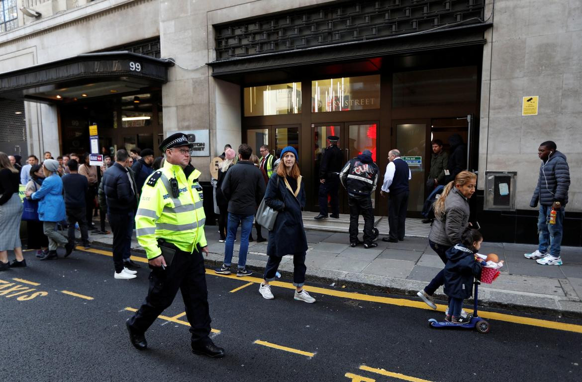 Ataque con arma blanca en oficinas de Sony Music en Londres (Reuters)
