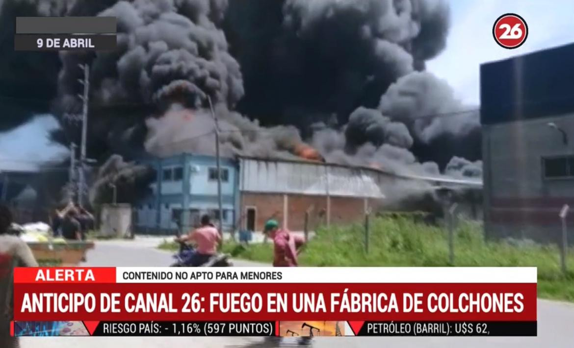 Incendio en fábrica de colchones de Camino de Cintura (Canal 26)