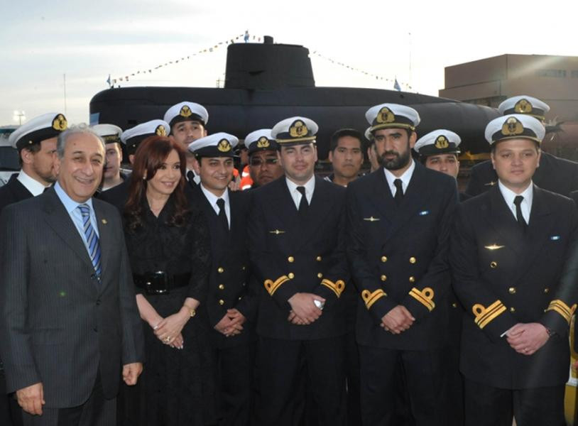 Cristina Kirchner junto al submarino ARA San Juan