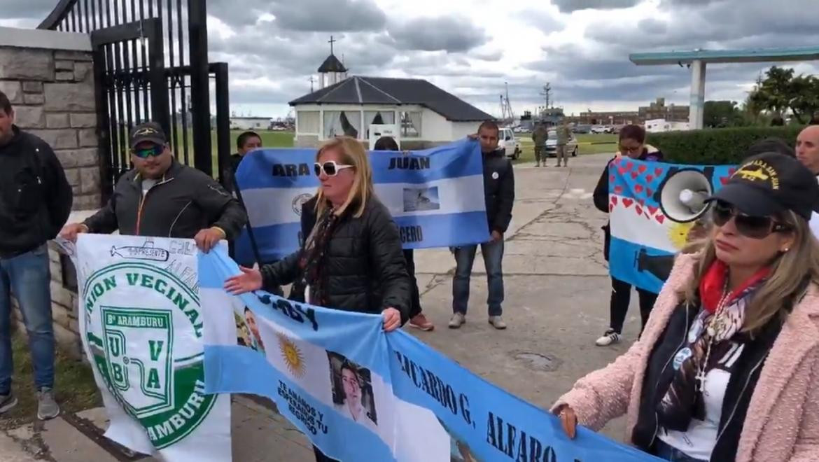 Reclamo de familiares del Submarino ARA San Juan en Base Naval de Mar del Plata