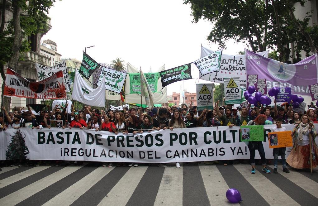 Marcha en el centro porteño para legalizar la marihuana