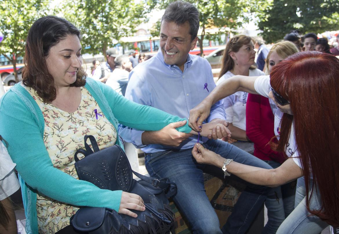 Sergio Massa y Malena Galmarini en acto contra la violencia machista en Moreno