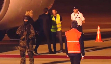 Insólita llegada de Macron al G20: no había funcionarios y saludó a empleados de Ezeiza