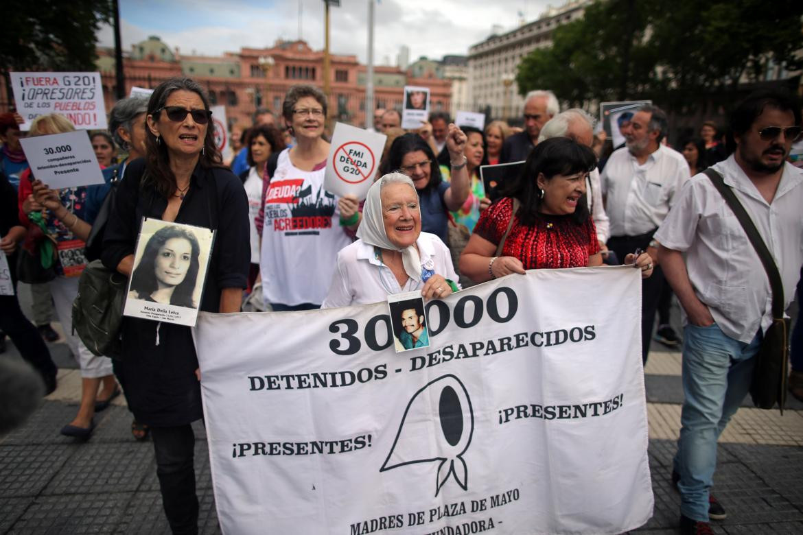 Protestas anti G20, Madres de Plaza de Mayo y organizaciones sociales frente al Congreso, Reuters