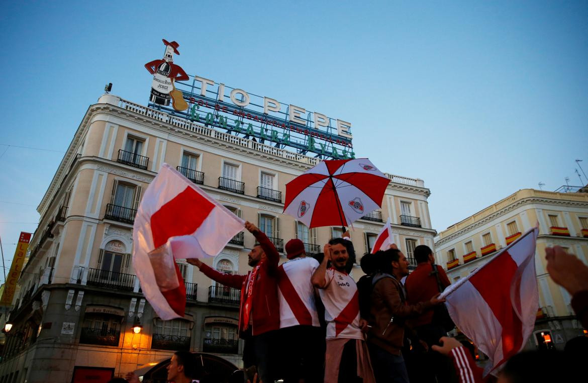 Histórico banderazo de River en España por la Superfinal, Reuters