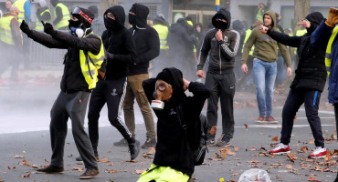 Los “Chalecos Amarillos” trascienden París: protestas en Rotterdam y Bruselas