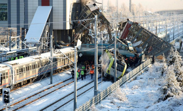 Trágico accidente de tren en Turquía: varios muertos y decenas de heridos