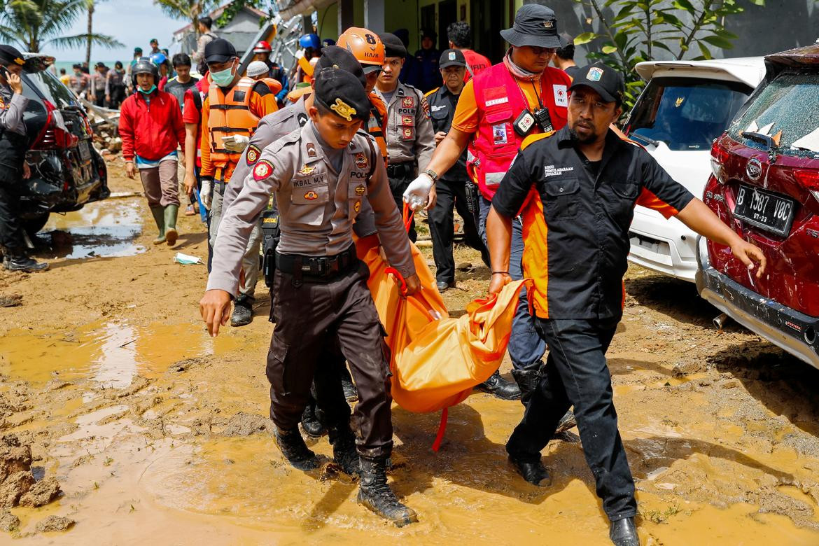 Tsunami trágico en Indonesia: búsqueda desesperada de sobrevivientes, Reuters