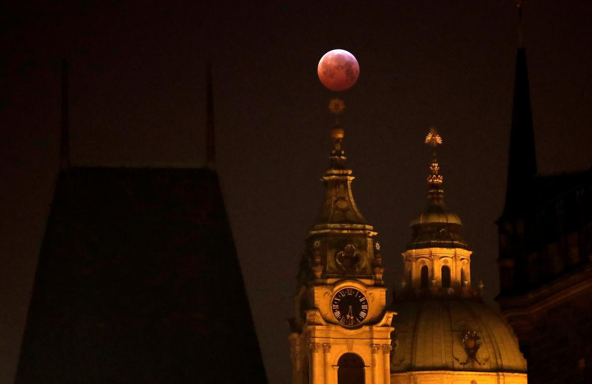 Súper Luna de Sangre en el Mundo - República Checa (Reuters)