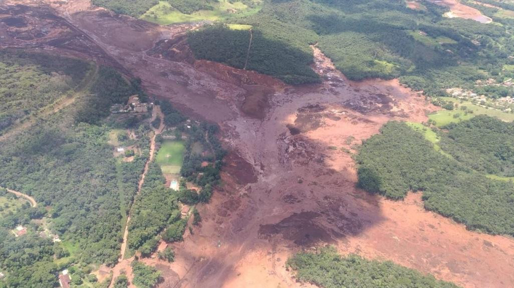 Colapso de un dique en Brasil