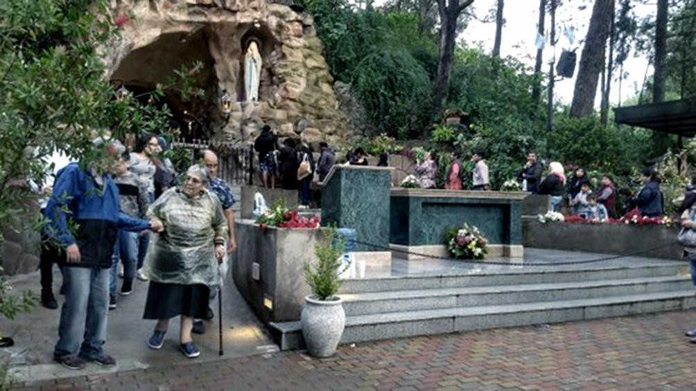 Fieles, Virgen de Lourdes, fe, religión
