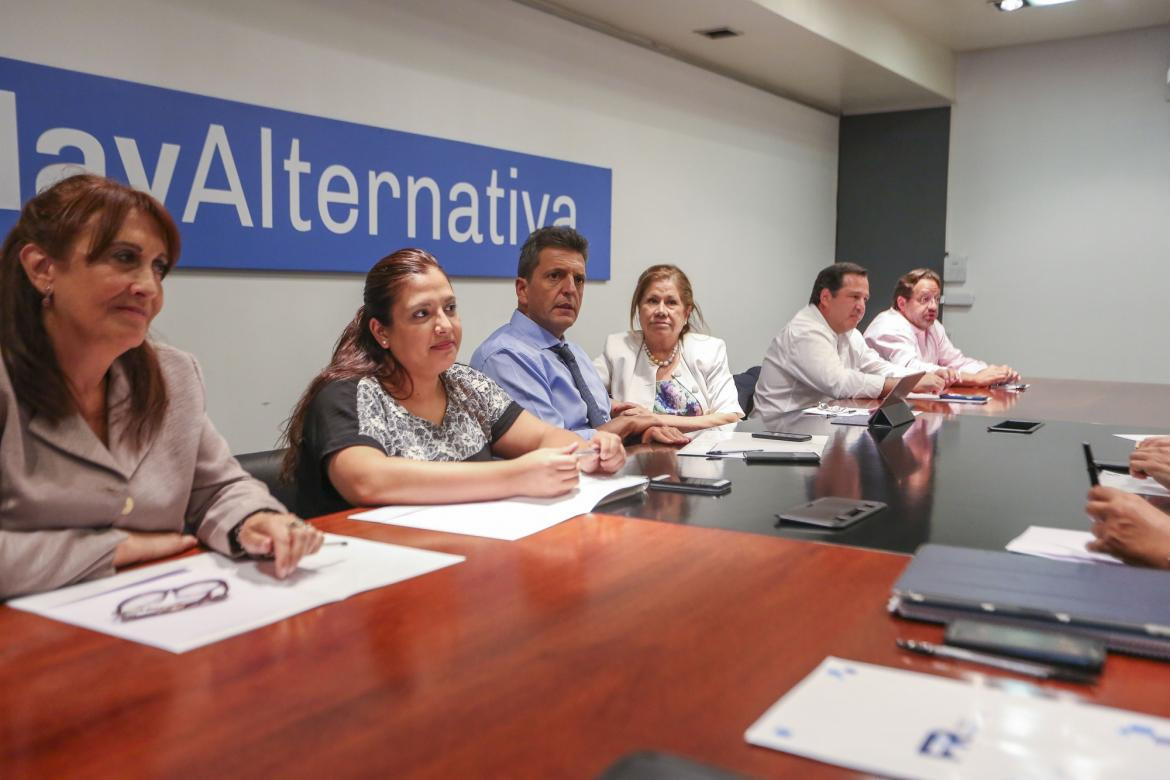 Sergio Massa y Diputados del Frente Renovador por sesiones extraordinarias
