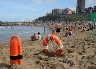 Mar del Plata: más de 40 guardavidas no cobran desde noviembre