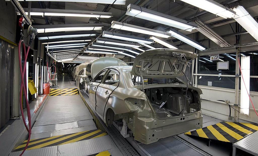 Peugeot suspendió 2.000 trabajadores por crisis en la industria automotríz	