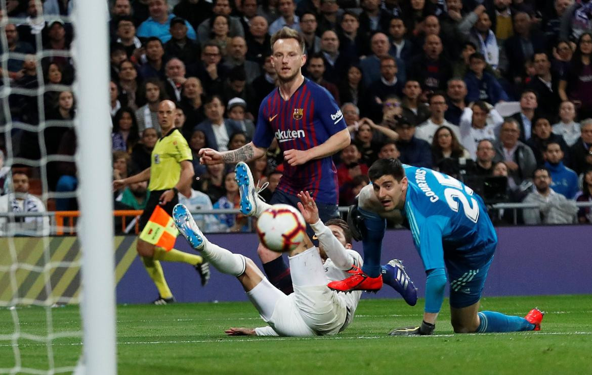 La Liga: Gol de Rakitic para el Barcelona ante el Real Madrid (Reuters)