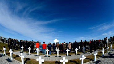 Malvinas: familiares de soldados piden que el Estado facilite vuelos