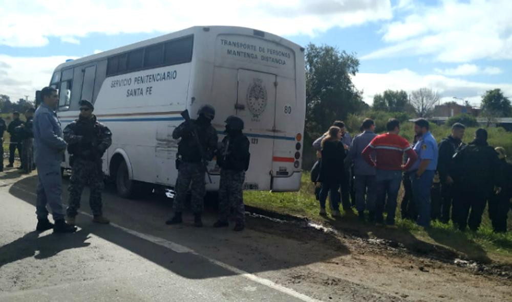 Fuga de presos en Rosario: emboscan a colectivo de Servicio Penitenciario (Cadena 3)	