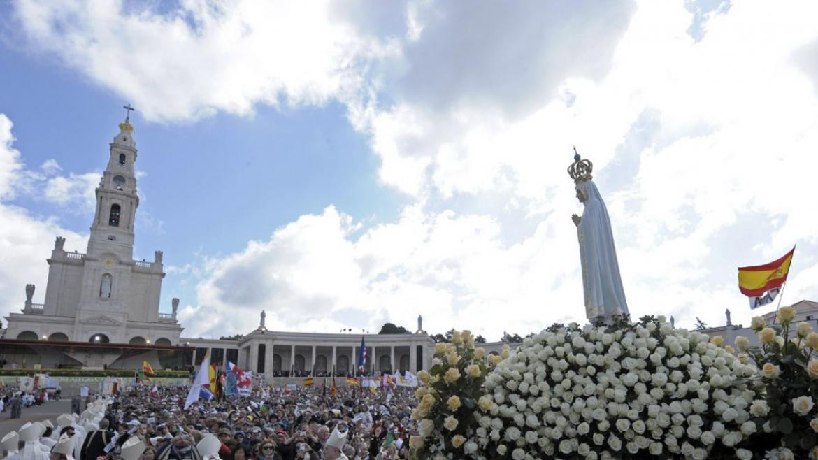 Miles de fieles conmemoran el 102 aniversario la aparición de la Virgen de Fátima